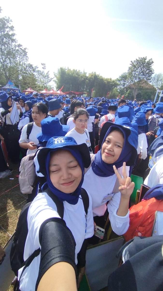 gandumanis's tweet photo. Hallo Mahesa! Saya Cinta Assafa, Jurusan Pendidikan Sosiologi dan Antropologi.

PKKMB UNNES 2024 seru bgt 💗 tp sayang day 2 gak banyak dokumentasi karna cepet bgt baliknya gak sempet liat GS nya

#JejakBarudiUNNES
#HariPertamadiUNNES
#PKKMBUNNES2024 https://t.co/WvbjUcWAZY