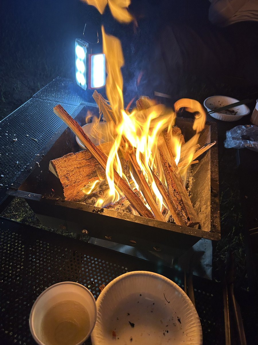 Tadlenny's tweet photo. ファイヤー🏕 https://t.co/FV36Hh0rX7