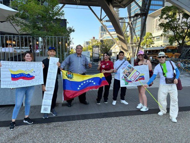 AlbertoRodNews's tweet photo. ÚLTIMA HORA | Protesta mundial: Venezolanos en Tokio, Nagoya, Osaka y Matsumoto alzan su voz contra Maduro y exigen respeto a la voluntad popular expresada el 28J.

"¡Hasta el final, hasta el final, hasta el final!". https://t.co/2eAhw9KUID https://t.co/RjGigJncfN