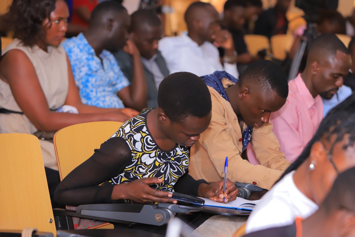kat_festo's tweet photo. Highlights: Panel Discussion at the #SRHR Intervarsity Public Lecture at @kyambogou.
The Panelists:
- Innocent - @hipipo
- Dr. Pasquine - @AMSUganda
- Rehema - @OpenSpaceUganda
- Christine - @PoliceUg
- Simon - @Mglsd_UG
- Stella - @Reachoutmbuya
#AmplifySDGs #PartnersForImpact https://t.co/qlQhXtPOkG