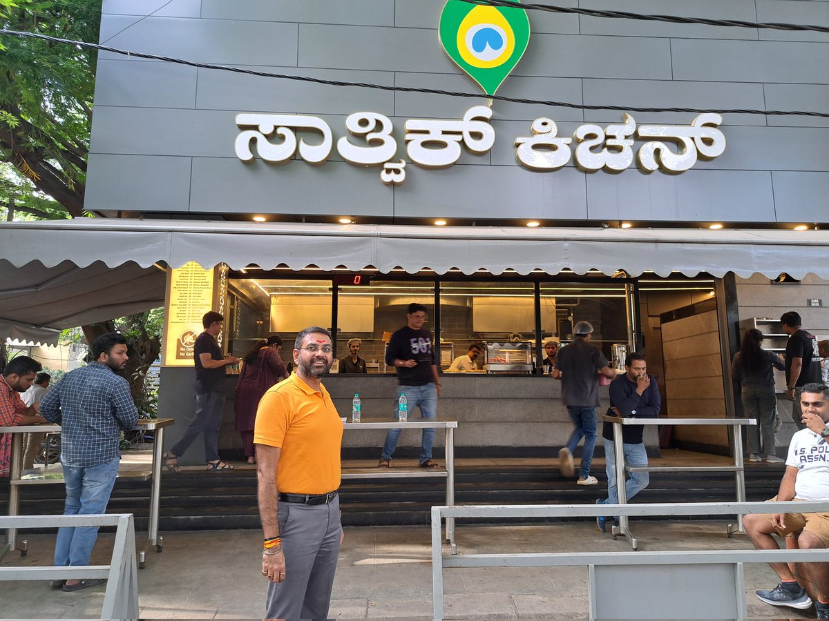 beingsworld's tweet photo. #Satvikkitchen
#Bengaluru is known for it's entrepreneurial Energy, but Energy multiplies with #satvikfood
The Best #satvik #bhojan in #bengaluru with #nogarlicnoonions at #Satvik Kitchen.
Met for business, made a friend....
Thank You Santosh for the Best #southindianfood https://t.co/VsepnPxxrR