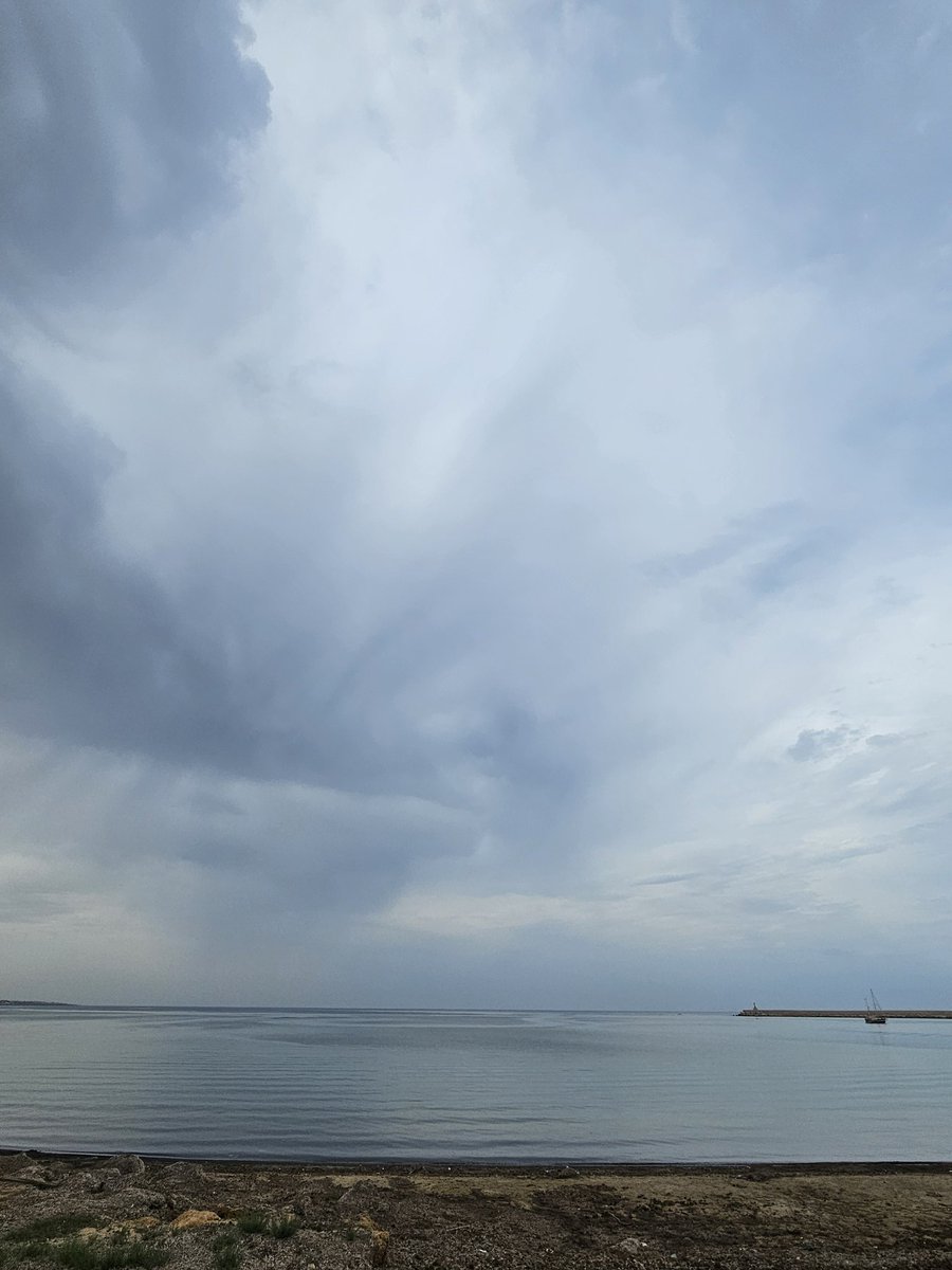 GianfrancoCat's tweet image. Mi definisco  una persona riservata, ed è  abbastanza vero. Lo dicono quasi fosse un limite. Io al contrario, ho sempre pensato alla riservatezza come una specie di regalo. L'invenzione di noi due. M. Bussola. #penso