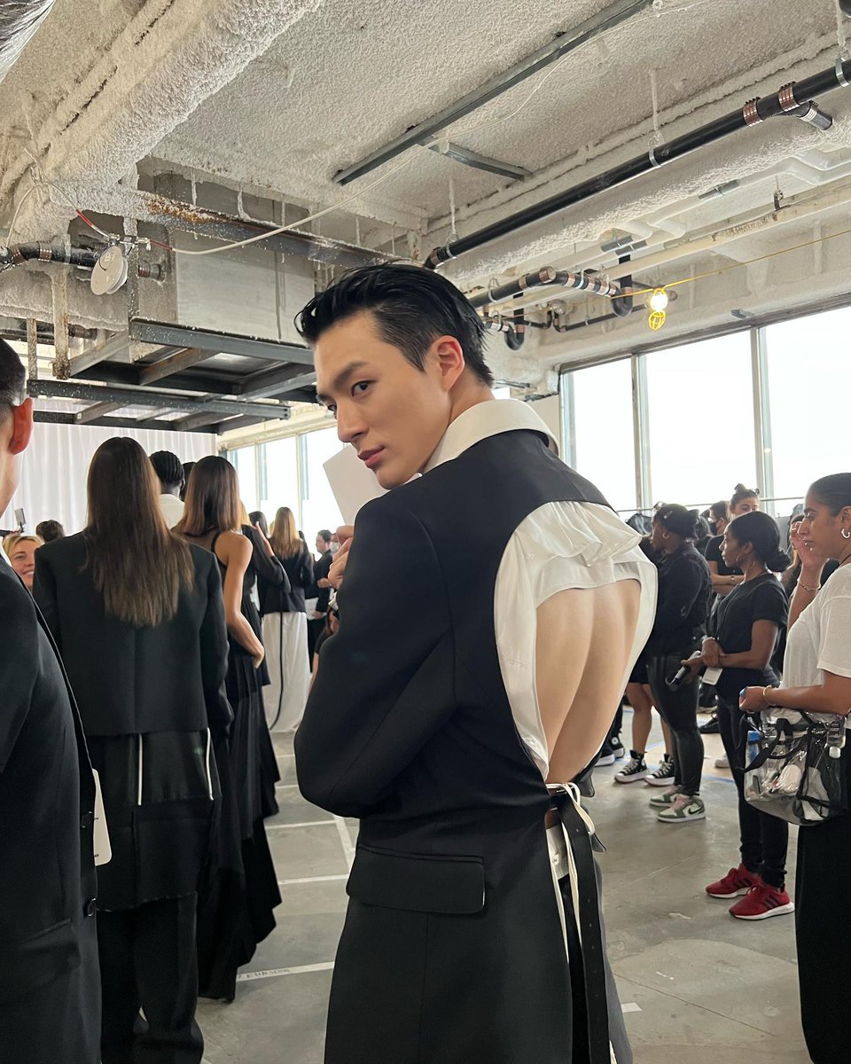 jenoisz's tweet photo. Throwback when I getting the chance to walk at #PeterDoSS23 is more than just an opportunity—it's the start of a new journey. Every step on that runway is a testament to hard work, passion, and the belief that with determination, anything is possible. https://t.co/STbP8eLnaL