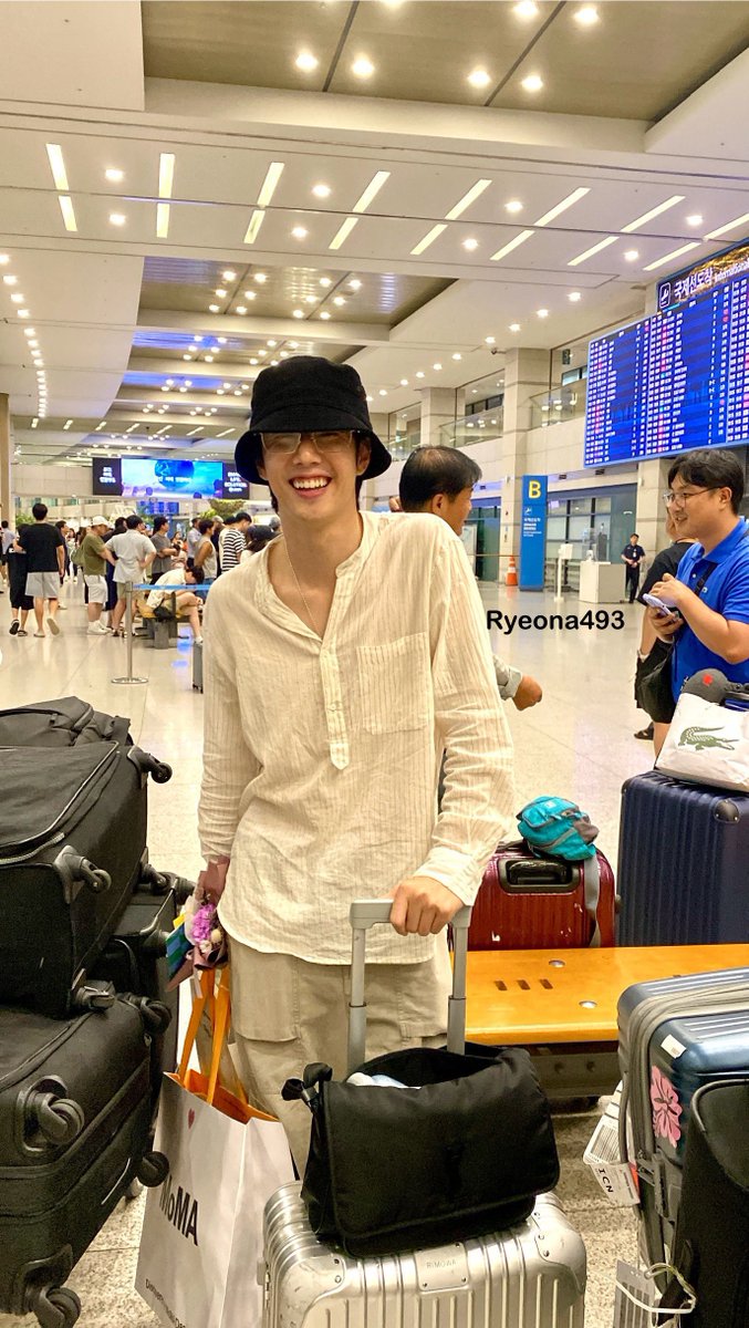 Annamark93's tweet photo. มาร์คครับ 😭 อย่ายิ้มแบบนี้ครับเธอ ㅜㅜㅜㅜㅜ https://t.co/RhJPx1jv2C