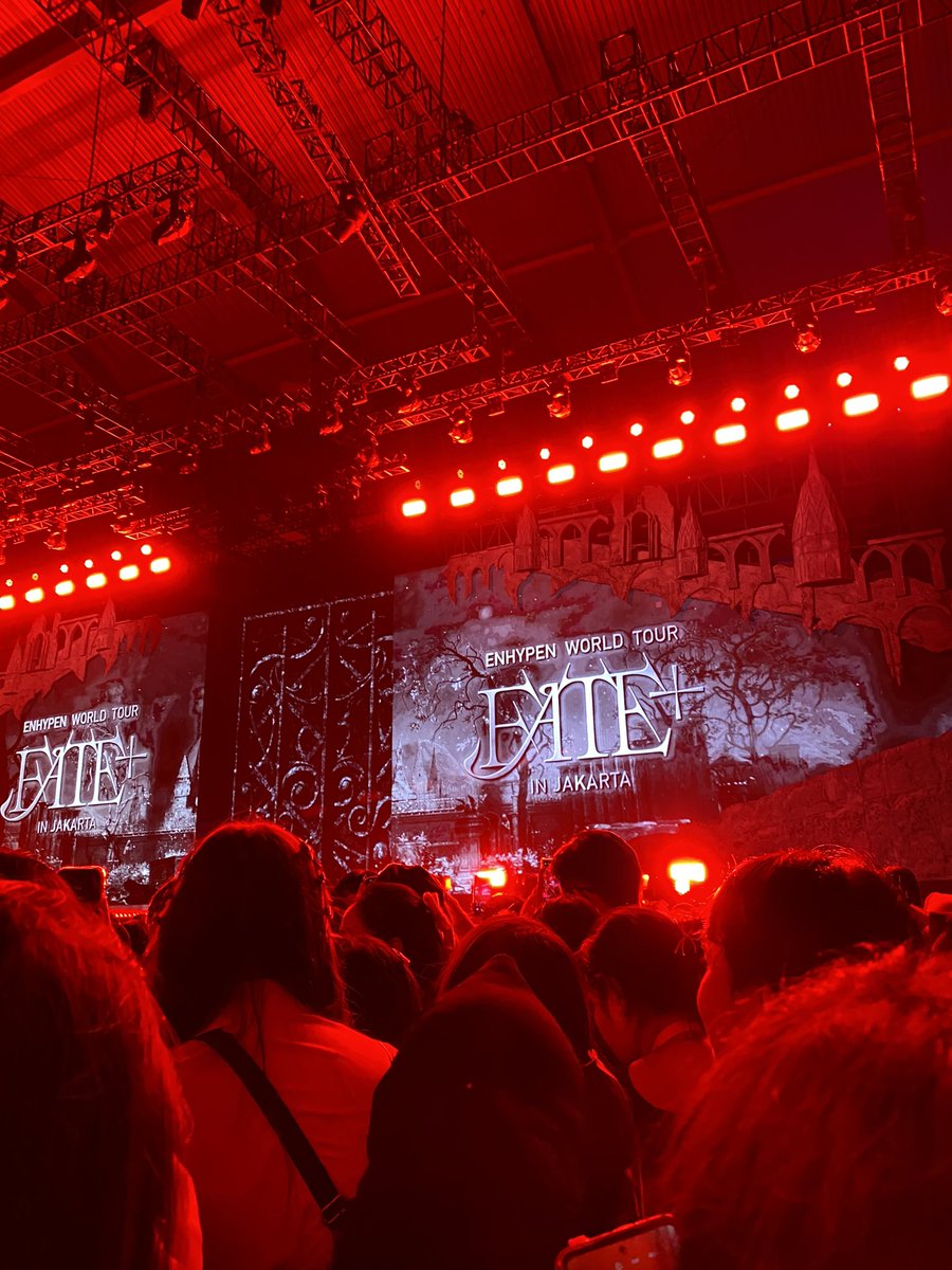 smilehooney's tweet image. For free 

#ehypen #FATEPLUS_IN_JAKARTA