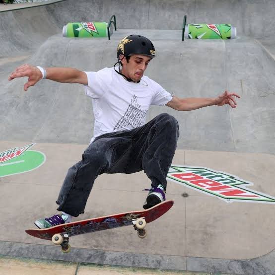 YongDim_'s tweet photo. On Skating Asake wasn’t talking about actual skateboarding

Skating means going through the motions, being on a roll, putting your head down and swerving through every obstacle, and still maintaining your swagger through it all 🙏🏽🙏🏽 https://t.co/FeCUCNo6uE
