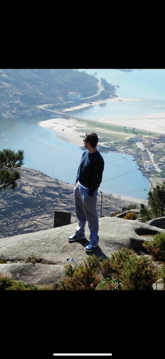 Hoxe Francisco Cortegoso faría 39 anos. 

Seguimos a lelo, a lembralo, a querelo.