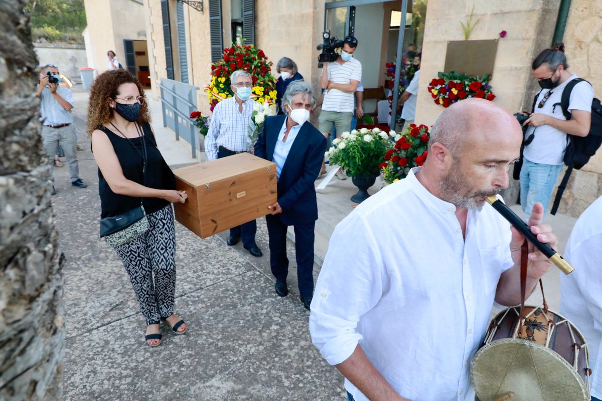 Tal dia com avui de 1936 era assassinat el batle republicà d' <a href="/Aj_Algaida/">Ajuntament d'Algaida</a>, Pere Llull Fullana 'Tiró', juntament amb el seu germà, Antoni Llull i el seu pare, Pere Llull. 

Durant la campanya d'exhumacions del II Pla de fosses del <a href="/goib/">Govern de les Illes Balears</a> fou identificat a Son Coletes. El 4 de