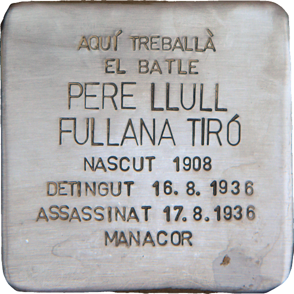 MemoriaMallorca's tweet photo. Tal dia com avui de 1936 era assassinat el batle republicà d' @Aj_Algaida, Pere Llull Fullana 'Tiró', juntament amb el seu germà, Antoni Llull i el seu pare, Pere Llull. 

Durant la campanya d'exhumacions del II Pla de fosses del @goib fou identificat a Son Coletes. El 4 de juliol de 2021 en un acte institucional PÚBLIC amb tots els honors que se mereix i se mereixen totes les víctimes del franquisme, acompanyat de la seva família, del poble d'Algaïda i d'arreu de Mallorca, fou enterrat, a la fi, al cementiri del seu poble.

Pere Llull 'Mudoy', Pere Llull 'Tiró', Antoni Llull Fullana, no vos oblidam. Sempre a la nostra memòria.