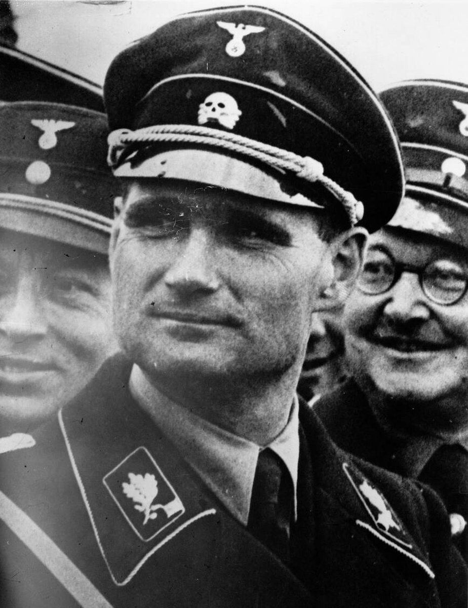 "No me arrepiento de nada, y si volviera a nacer, obraría de la misma manera y con la misma lealtad al Nacional Socialismo".

R.H Presente!!!
⚔️⚡⚡