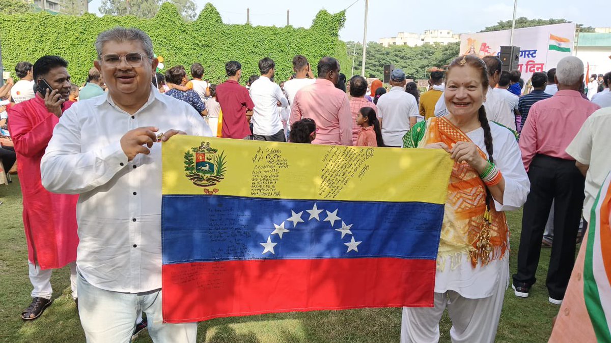 Asia escuchó a los venezolanos que salieron a protestar en #India.  🇮🇳

Que nadie tenga dudas sobre la fuerza que tenemos como pueblo y nuestra lucha hasta el final por la verdad. 

#GanóVzla, debe parar la represión y avanzarse a una transición en paz. 

#YoSaliPorVzla