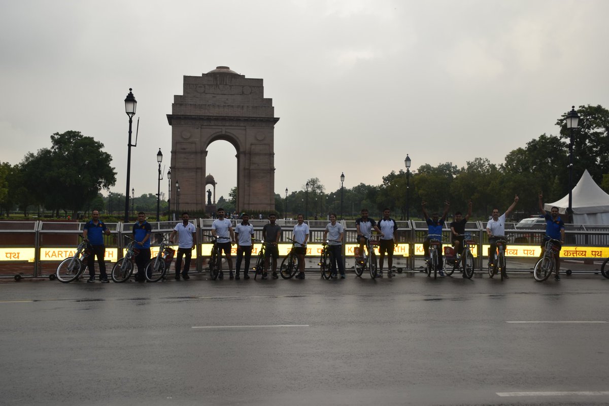 INS_India_IN's tweet photo. 🚴Naval Station Delhi Cyclothon🚴‍♂️

Great enthusiasm and team spirit on display! 

#Cyclothon #90DaysFitnessChallange #FitnessFirst #FitIndia 

@indiannavy 
@IndiannavyMedia 
@SmartBikeIN https://t.co/K5XN4XZ6Te
