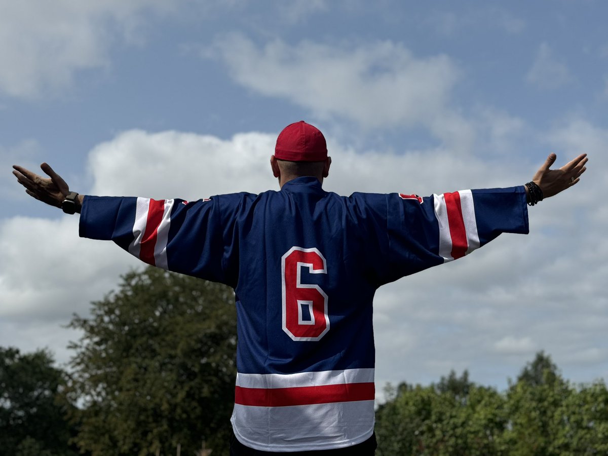 PointblankAlex's tweet image. Det dök upp en present i brevlådan. 
Tack @englaswede 
Du är helt fantastiskt!