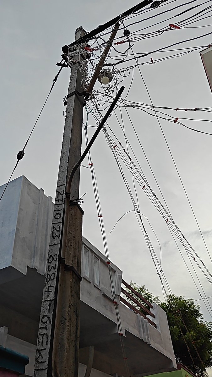CreativHead's tweet photo. @TANGEDCO_Offcl @CMOTamilnadu @TThenarasu @RajeshLakhani69 The old pole was not removed they put some stone in the base and they removed rope from the tree. 2 house support rope broken. Instead of solving reported issue  TNEB staff started shouting at common people who live here. This is highly unacceptable . Safety clearance not met. https://t.co/WooWQPTWmx