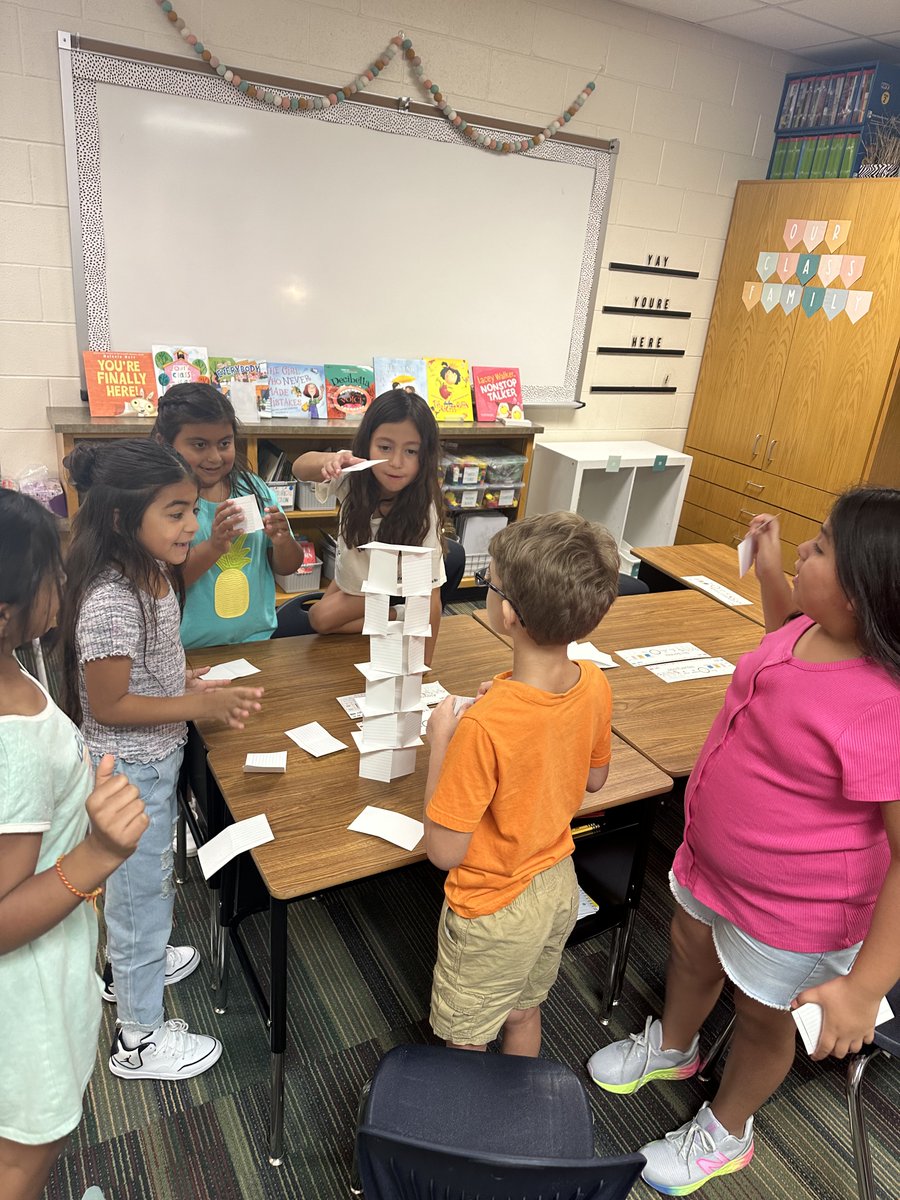 Miss Wideman’s class wrapped up the first week of school with a fun team building activity!!