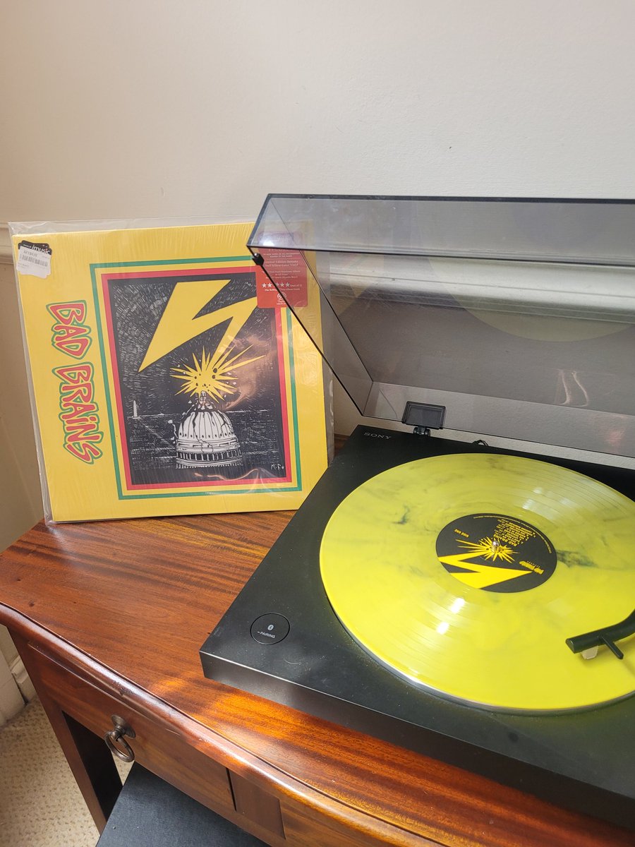 DebsHol50's tweet image. #Nowplaying #Vinylrecords #Badbrains , have a good weekend  music people , Banned in DC, from the self-titled Album 🎸🎤🎼🎹🤘✌️