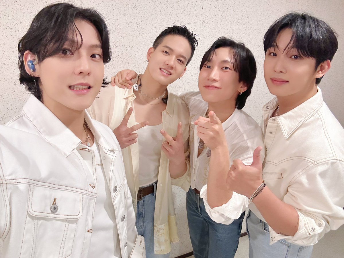 [📂]

📂 B:CHIVE
└📁 LIVE ON BTOBXN.Flying - 서울💙

공룡들은 비투비를 하지 않았죠.
그리고 멸종했습니다.
이것이 과연 우연의 일치일까요?

#비투비 #BTOB
#서은광 #SEOEUNKWANG
#이민혁 #LEEMINHYUK
#임현식 #LIMHYUNSIK
#프니엘 #PENIEL