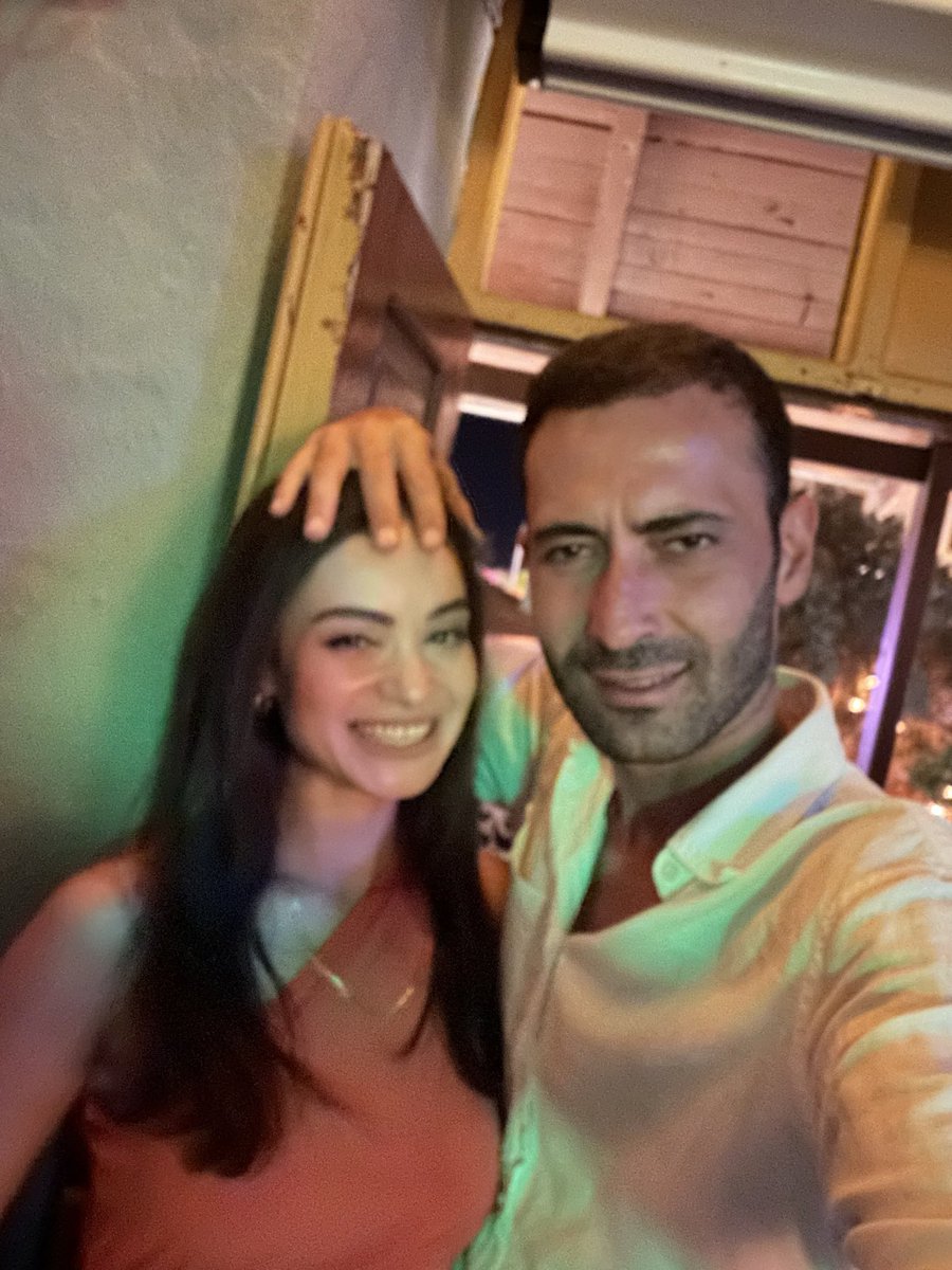 haftaya bu saatlerde <a href="/aypericakiir/">Ayperi Çakır</a>  benim karım lan :)