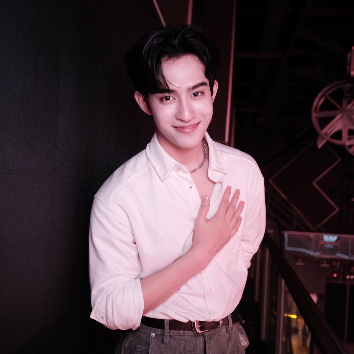 ArtistAplan's tweet photo. ขอบคุณทุกคนที่มาเจอกันนะครับ ผมมีความสุขมากๆ เดินทางกลับบ้านอย่างปลอดภัยครับ~ 🤍🖤
#BARCODEFANMEETING2024
#Aplanartist #barcodetin https://t.co/UlowIShbdp