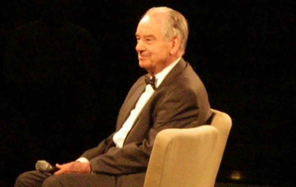 Tim_Denning's tweet photo. This is Zig Ziglar.

The man Tony Robbins worshipped like a god.

He taught Tony a philosophy that made him one of the wealthiest humans alive...

Here's the philosophy: https://t.co/pgipLqvMSs