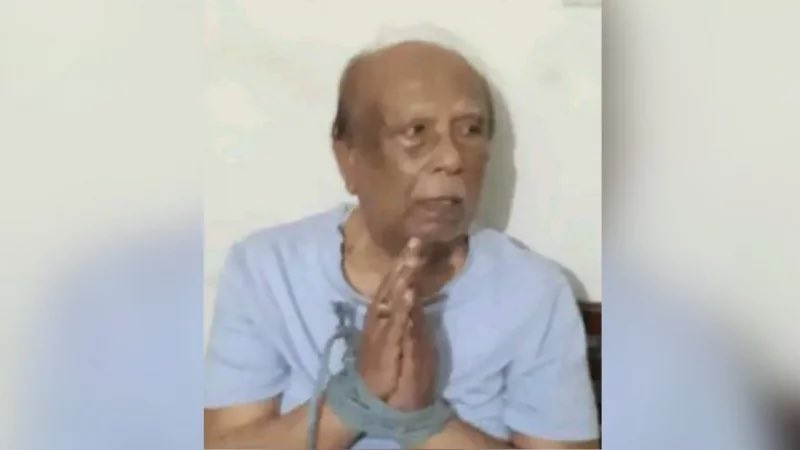UnSubtleDesi's tweet photo. #BangladeshHindus UPDATE 

Ramesh Chandra Sen, the former water resource minister, was picked up from his home late last night on Friday. His wife has confirmed that he has been detained, however, the authorities have made no official statement. I spoke to locals who are saying he was a pillar for the local Hindu community,