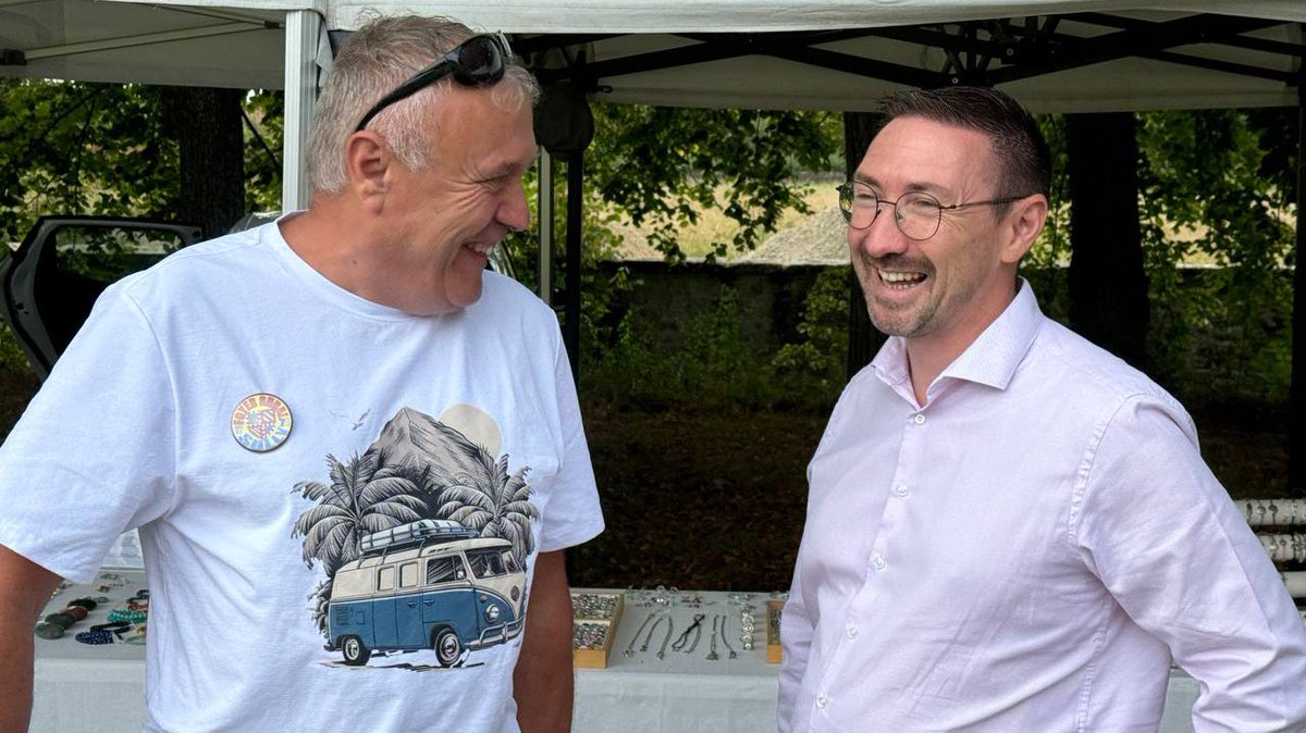 A_Dutremble's tweet photo. 🔵 Passage ce samedi au château de Sully pour le week-end d’animation «Rock &amp; Vintage» réalisé par le foyer rural.

Un bel accueil réservé par les saône-et-loiriens, bravo aux 120 bénévoles pour l’organisation de ce bel évènement. https://t.co/ZJy2JJXgfo