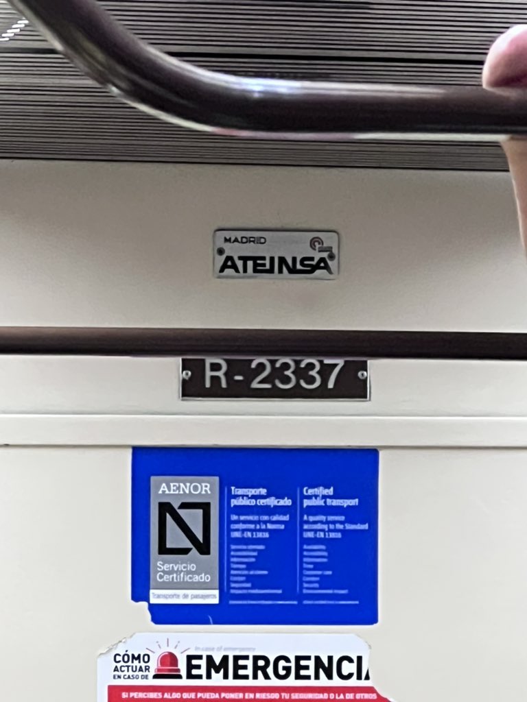 1994_iga's tweet photo. Siempre igual, la linea 1 sin aire. @metro_madrid 
Esto es inhumano. https://t.co/BdoQ9bQ9fp