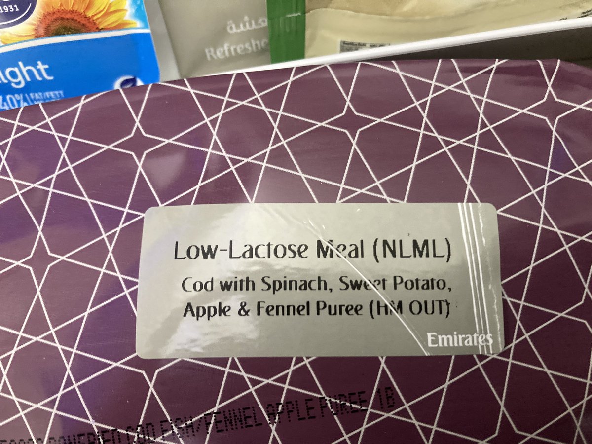 torachaboo414's tweet photo. 今回、エミレーツの機内食で
NLML(低乳糖のお食事)とってみた。
うん、味が薄い。
メインはスズキ。塩ふりかけて機内食食べるの初めて。
#機内食クラブ
#NLML
#Emirates https://t.co/OtZH8mDKjk