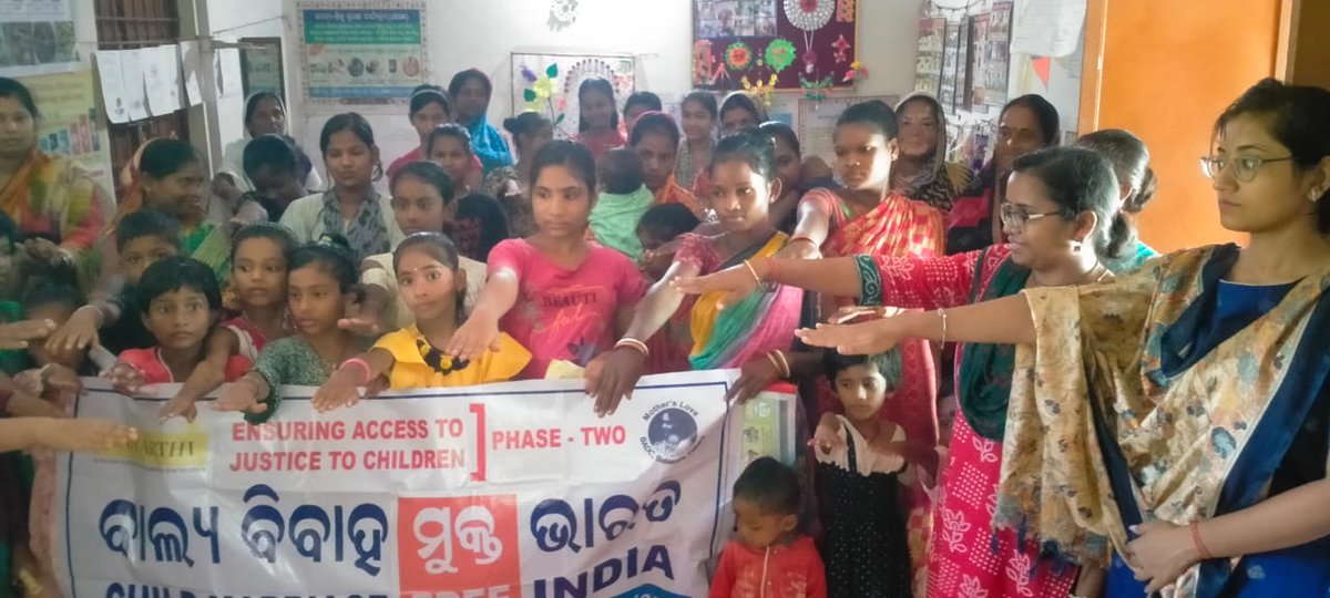 BADCBalasore's tweet photo. BADC-KSCF -US BALASORE ODISHA, k taraf se  AT-RAIN SUAN , BLOCK -REMUNA,BALASORE
K chatra chatyraye sapath le rahe hai Bharat ko Balvivah mukta karna hai.
#childmarraigefreeindia
#balvivahseazadi 
#freedomnow
#childsexualabusefreeindia https://t.co/SyDecR3Zo2