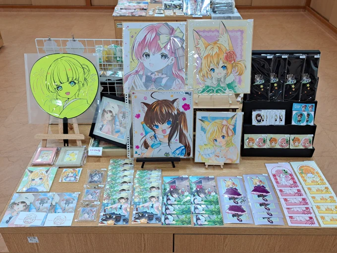 #ときめぐり展 展示絵2作品とも嫁ぎ先が決まりましたのでサイン入れさせていただきましたーお迎えありがとうございますグッズはポストカードとタグなしのステッカー以外、並んでる分でほぼ全部です。マーサ分の確保を忘れて追納してしまったものもあるので…(;'д`) 