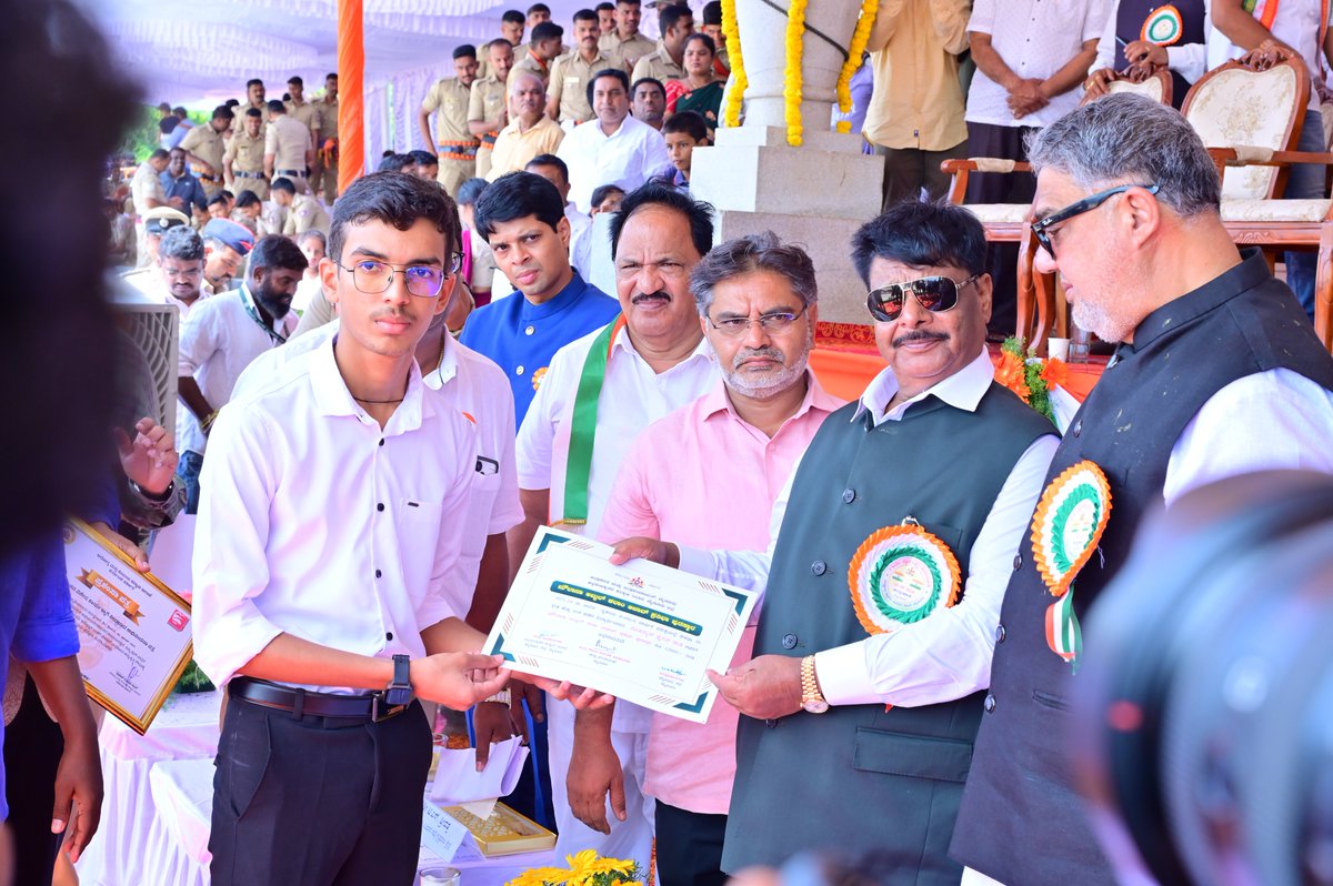 Prathibha Puraskara for Minority Community Students Award given in District Office on 15 August 2024 who more percentage secured in SSLC and PUC 2023-24