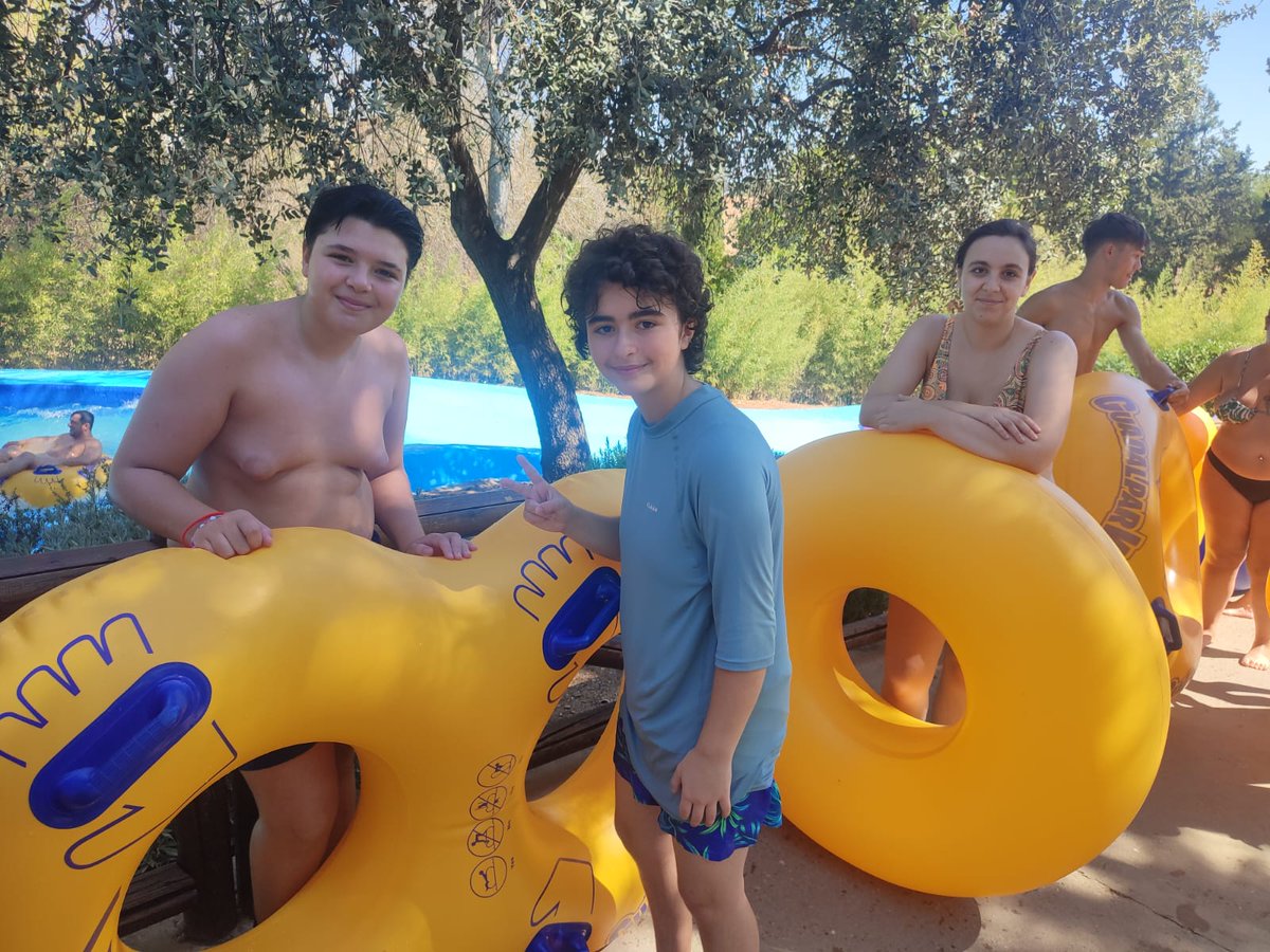 CambrolleMar's tweet photo. 🏖 Todes a la piscina !!! 
Desde @ATA_Trans hemos organizado un día de piscina donde disfrutar del baño, la convivencia, los juegos y el sol, en un espacio seguro entre iguales. 
#EmpoderamientoTrans #TransActividad #Ocio 
Te gustaría formar parte de nuestras actividades y quedadas? 
Contacta: asociacion@atandalucia.org o llámanos al 954 22 87 28!!