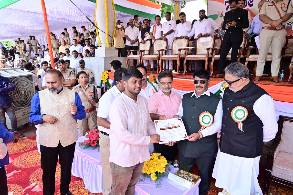 Award Given to Minority Students in Banimantapa Parede Ground on 15 August 2024 who more percentage secured in SSLC and PUC 2023-24