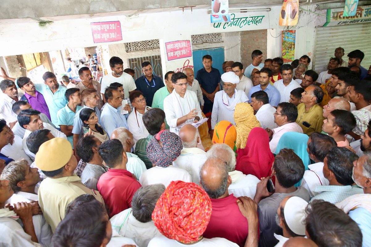 SachinPilot's tweet photo. मेहन्दवास, टोंक में जनसुवाई... 

भारी वर्षा के कारण क्षेत्रवासी कई समस्याओं का सामना कर रहे हैं। लोगों की समस्याओं को सुनकर उनके निराकरण के लिए अधिकारियों को दिशा-निर्देश दिए गए हैं। https://t.co/xczbSykoPD