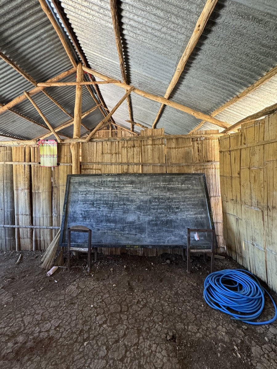 leo_edw's tweet image. Merdeka!!! 🇮🇩🇮🇩🇮🇩

Satu minggu di Desa Tasinifu, Kec. Mutis, Kab. Timor Tengah Utara, NTT yang penuh semangat dan haru. Desa ini masih belum dapat akses air bersih dan internet, padahal letaknya di daerah perbatasan, sedekat itu dengan Timor Leste, tapi inilah Indonesiaku