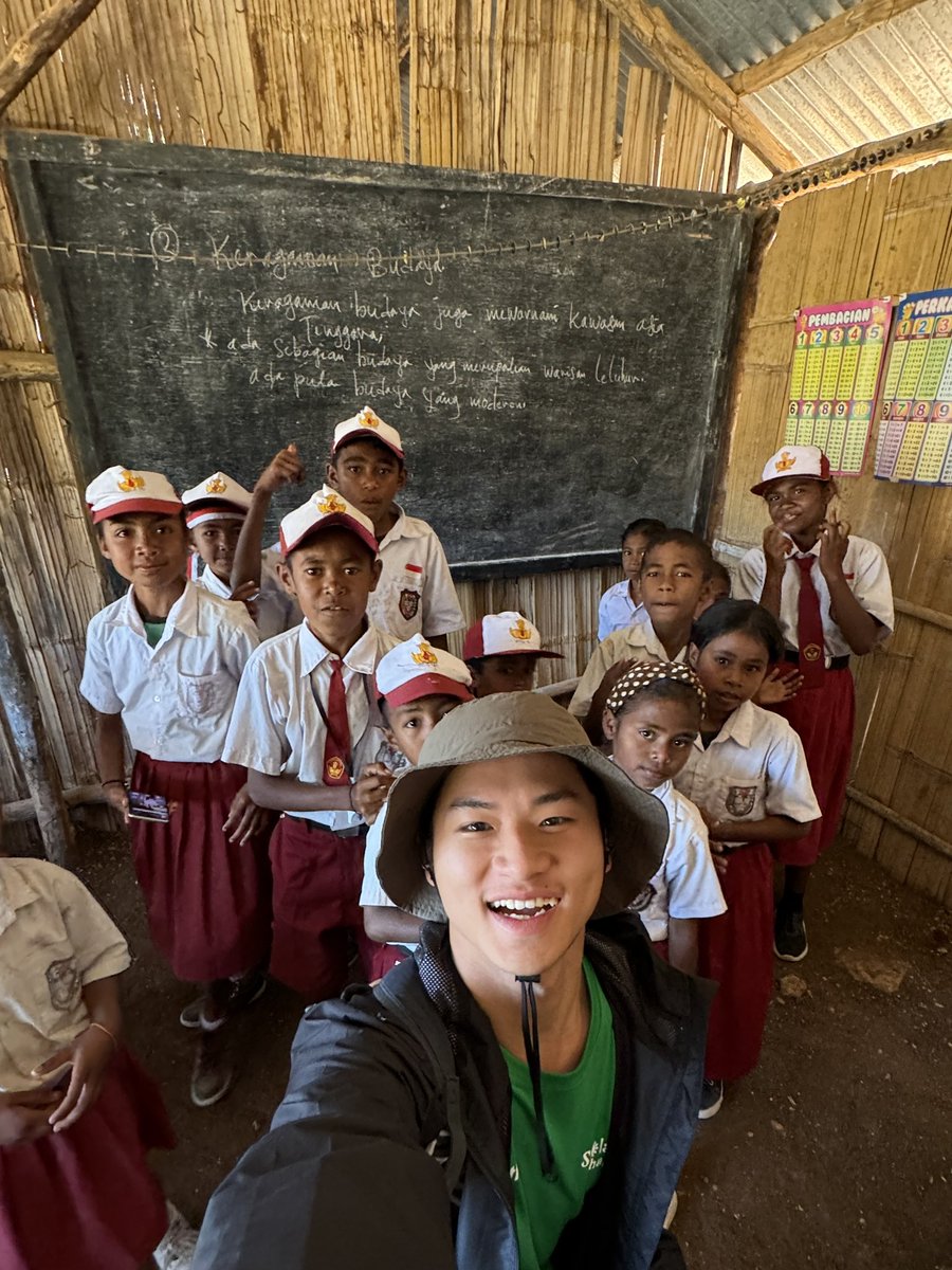 leo_edw's tweet image. Merdeka!!! 🇮🇩🇮🇩🇮🇩

Satu minggu di Desa Tasinifu, Kec. Mutis, Kab. Timor Tengah Utara, NTT yang penuh semangat dan haru. Desa ini masih belum dapat akses air bersih dan internet, padahal letaknya di daerah perbatasan, sedekat itu dengan Timor Leste, tapi inilah Indonesiaku