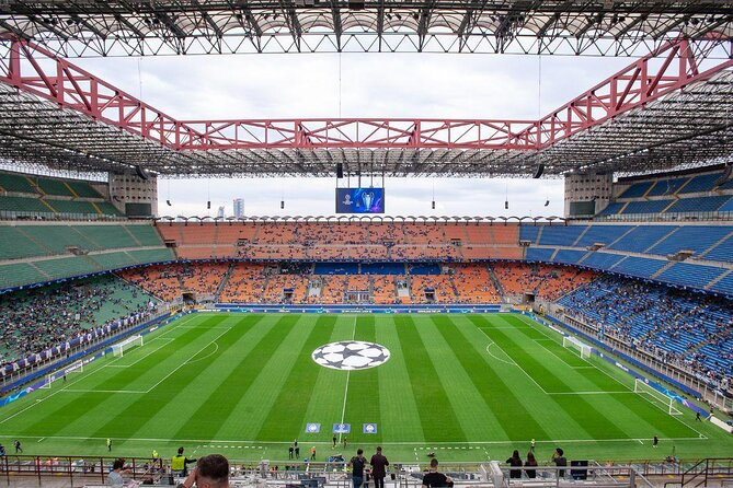 NonEvoluto's tweet photo. Torna il campionato, torna l'iniziativa #AlPostoMio che permette a chi non puo' essere presente a #SanSiro, di cedere gratuitamente il suo posto ad un altro cuore rossonero, ovviamente in possesso di CRN (Cuore Rossonero Card). Scrivetemi in privato se interessati, non lasciate il posto vuoto, il #Milan ha bisogno di tutti voi!