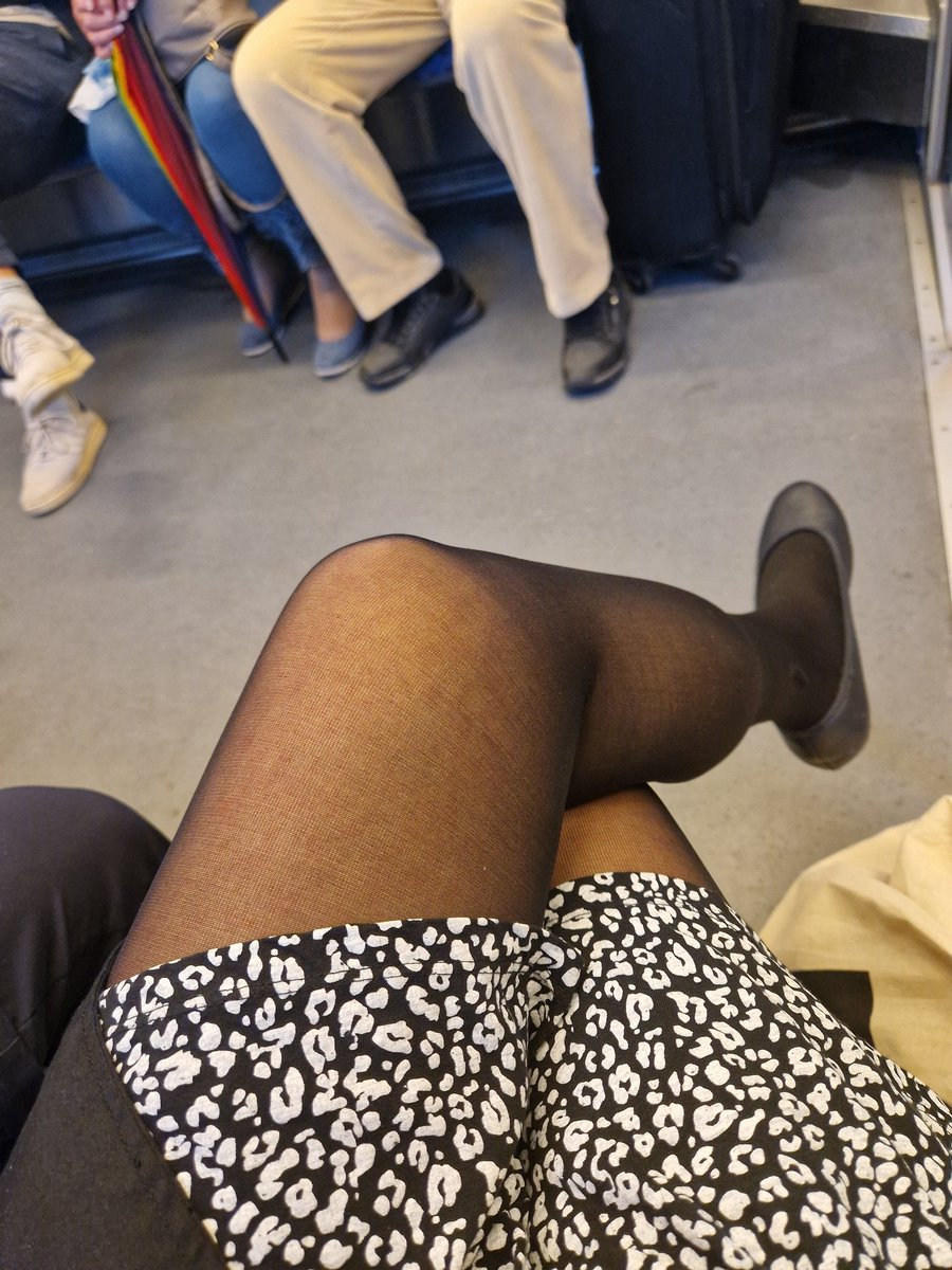 HerrinLea06's tweet photo. Wo bin ich? 
#findom #femdom #cashandgo #sklave #zahlschwein #geldsklave #pay https://t.co/ZvSkB1SN57