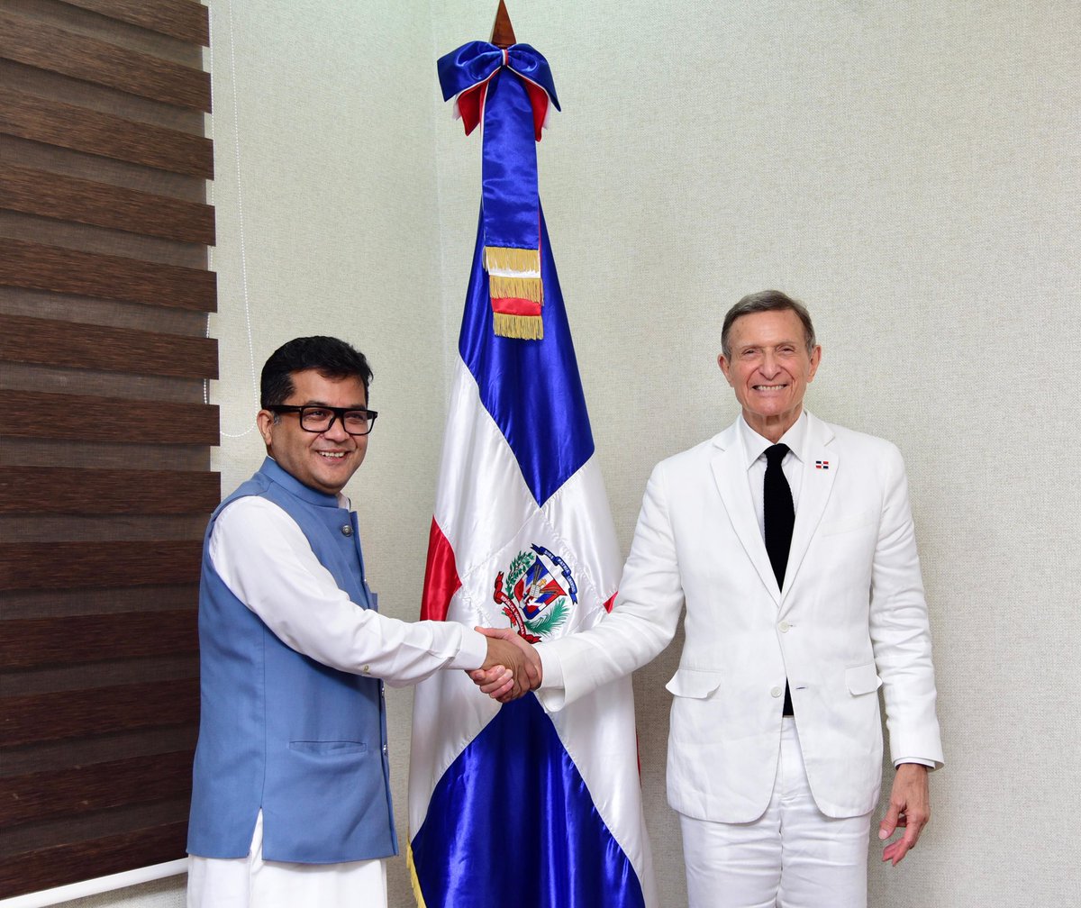 PmargheritaBJP's tweet photo. Met with the Foreign Minister of the Dominican Republic @RobalsdqAlvarez  and had in-depth discussions on diverse aspects of 🇮🇳 🇩🇴  ties.
I look forward to deeper relations between our countries.

@MEAIndia ⁦@MIREXRD⁩ https://t.co/eIsQUdSK2p