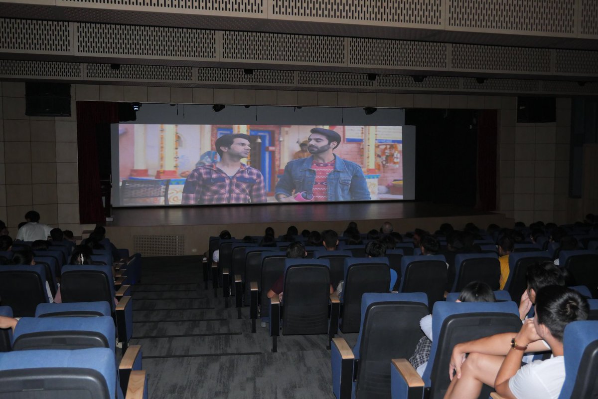 RoyalGlobal_Uni's tweet photo. #MovieMagic
Royalites were treated to an Exclusive Screening of the Bollywood Movie 'Stree 2' at the Royal Movie Theatre today!
#Auditorium #SurroundSound #NEP2020 #CuttingEdgeTechnology #StunningSaturday #MovieMagic2024 #Stree2SarkateKaAatank #exclusivescreening https://t.co/mALpBIo3aS