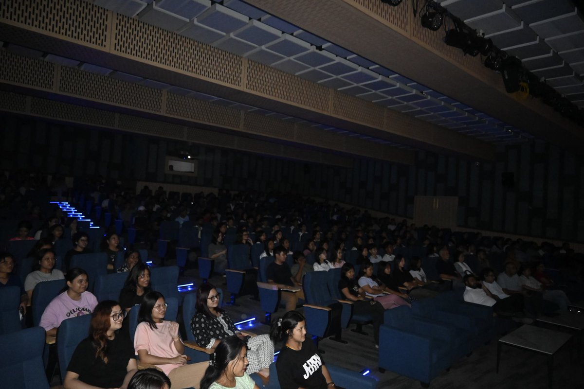 RoyalGlobal_Uni's tweet photo. #MovieMagic
Royalites were treated to an Exclusive Screening of the Bollywood Movie 'Stree 2' at the Royal Movie Theatre today!
#Auditorium #SurroundSound #NEP2020 #CuttingEdgeTechnology #StunningSaturday #MovieMagic2024 #Stree2SarkateKaAatank #exclusivescreening https://t.co/mALpBIo3aS
