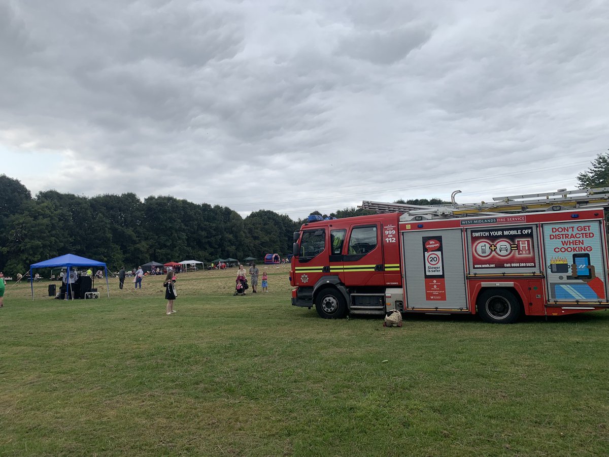#WhiteWatch <a href="/WestMidsFire/">West Midlands Fire Service</a>  are supporting a community organised by <a href="/wearewhg/">whg</a> event in #Bloxwhich on Glastonbury playing fields. Come down, plenty of fun for all the family.
#WeareWMFS #communityevents #Walsall