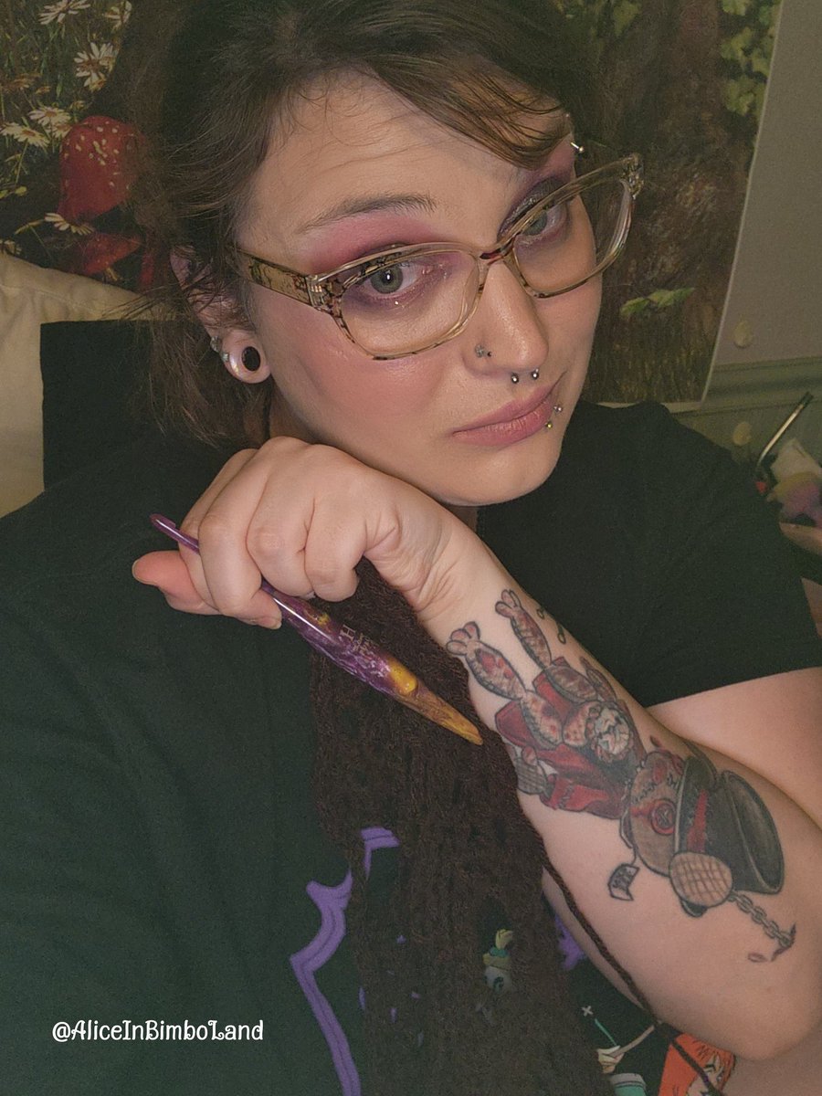 Silverm81156605's tweet photo. I made a sexy lingerie piece now I have to make a shawl to go with! It's the rules. #crochetaddict #handmade #knottyhooker https://t.co/ry5mzcuk9m
