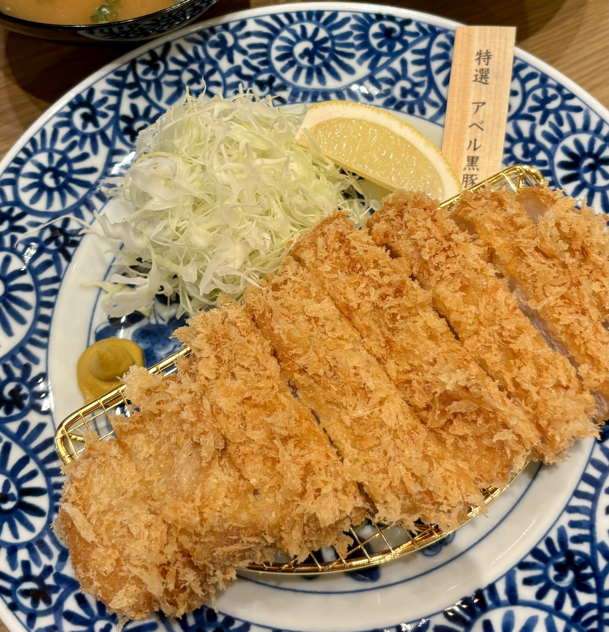 とんかつ とんかつ目黒こがね】 《銘柄鶏》チキンかつ定食🐤🍚 #東京