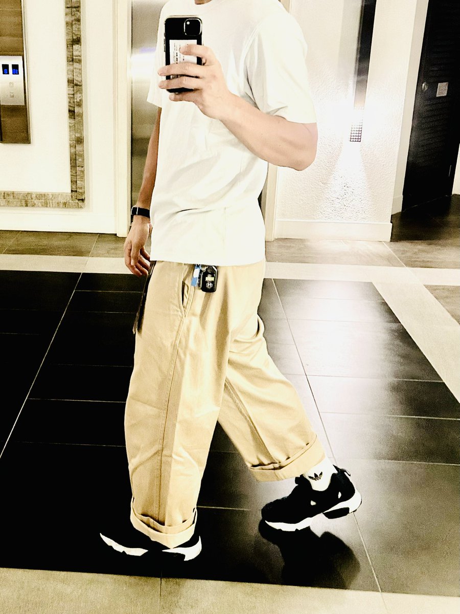 g_gorilla55's tweet image. 中途半端な丈のアディダスの靴下買いました。
ルンルンです、編。

tshirt : #warehouse 
pants : #buzzricksons 
shoes : #reebok 
watch : #paulsmith 
socks : #adidas 

#40代メンズファッション
#今日のこんな感じ
#ゴリカジ