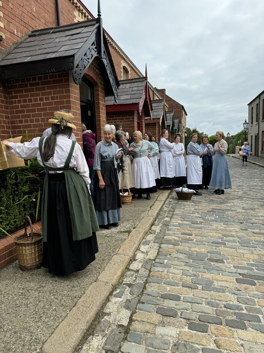 valeriewilson57's tweet image. I wonder what the collective noun is for a group of visitor guides? This was the scene first thing this morning as my colleagues from Visitor Services @ufm_cultra all in early 1900s period costume assembled before the doors opened on this weekend’s Festival of Making. #aprons