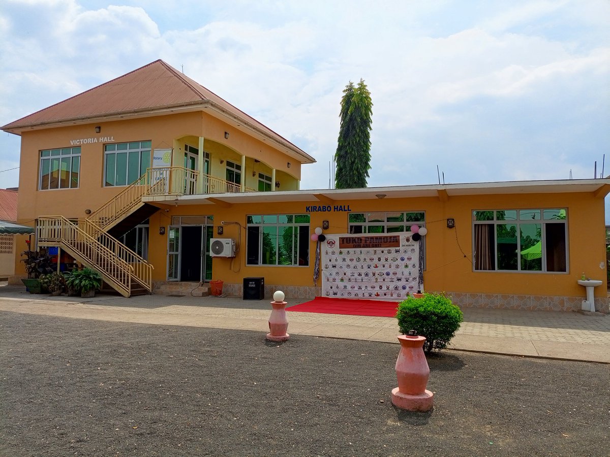 rarrigz's tweet photo. #KingdomsoftheMoon: We are Uhuru 50 Hotel in #Kasese town for the upcountry premiere of #TukoPamoja featuring #Rwenzururu #Busongora and #Bwamba Kingdoms. https://t.co/U5szW3O3Sp