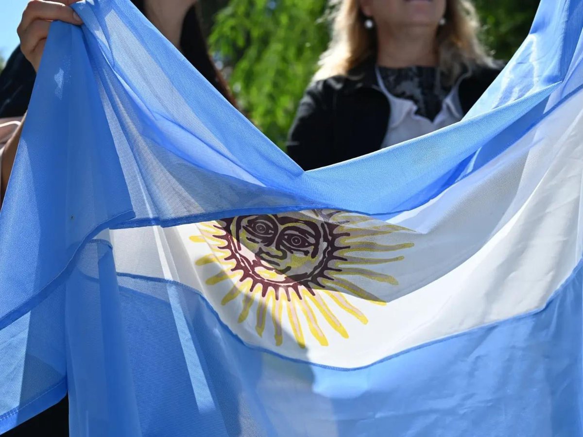 pablourquizaok's tweet photo. Tras cumplirse 174 años de paso a la inmortalidad del General San Martin, un hombre de su época, el patriota que liberó Argentina, Chile y Perú. En las aulas bonaerenses seguimos reivindicando sus ideales.
Seamos libres que lo demás no importa nada!
VIVA LA PATRIA!! https://t.co/PyDiiSeeRS