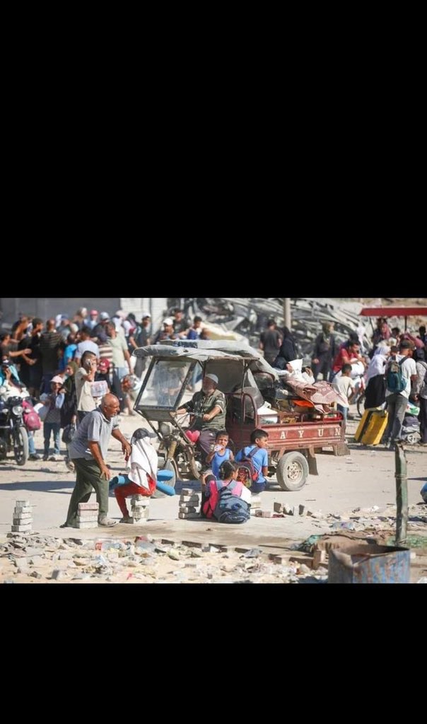 بهذا الوقت اللي كل الكوكب فيه نايم قيلولة بعد الغذاء، احنا قاعدين بنجري من قيلولة الابا،دة،

مدينة القرارةالان تُباد 😢💔 اين سوف نذهب ليس لدين مكان 😞#غزة_تستغيث