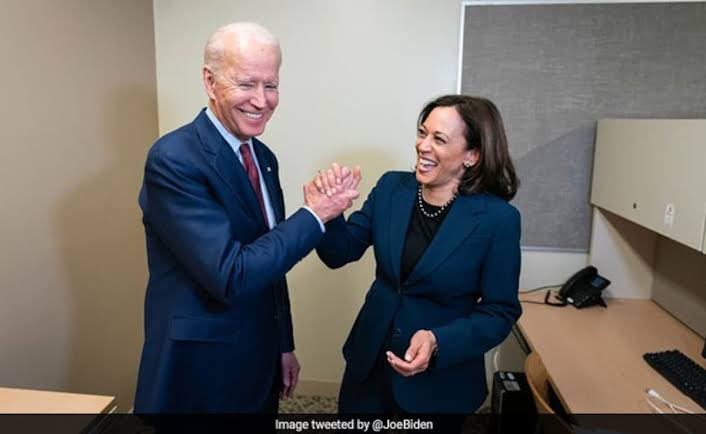 beatsinbrief's tweet photo. 🚨 BREAKING: The New York Post front page reads "Kamunism" after Kamala Harris unveils her economic program.

Her $1.7 trillion "revolutionary" plan includes government price controls, marking a major shift in policy. #Kamunism https://t.co/nIIwpeyKkd